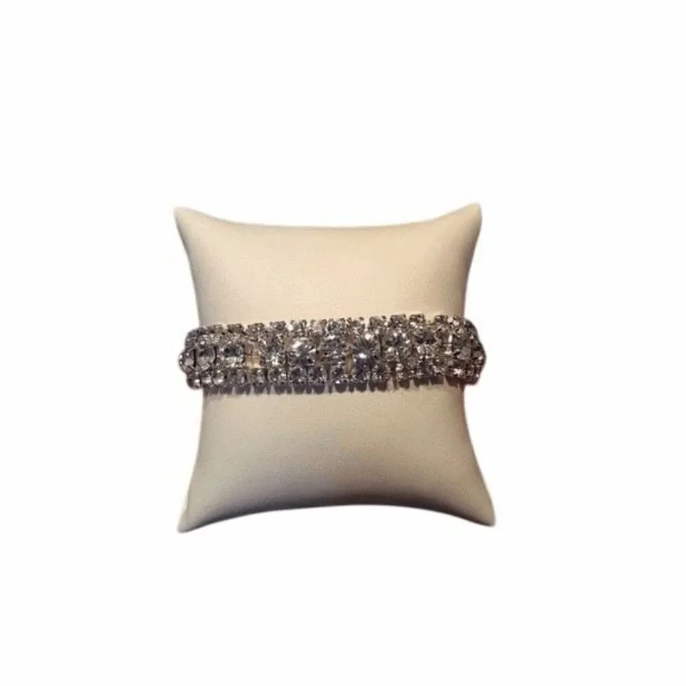 Boutique Rhinestone Stretchy Bracelet - Picture 3 of 3